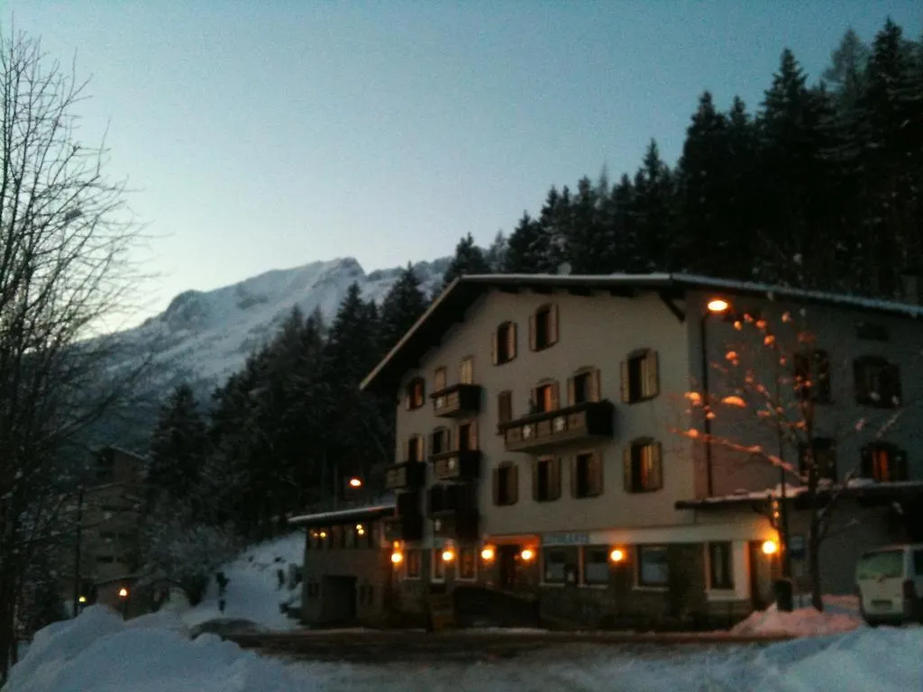 Hotel Spampatti Castione della Presolana 3*,  Italy